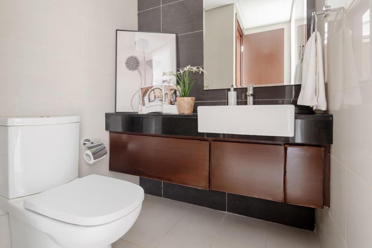 Frank Porter - Marina Blue - Marina Square, Apartment
